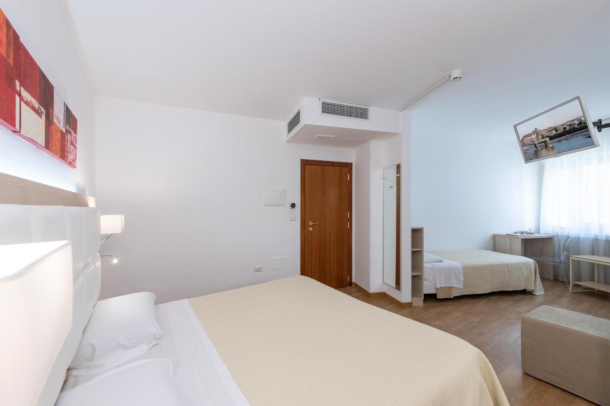 Hotel Albania Otranto Bagian luar foto