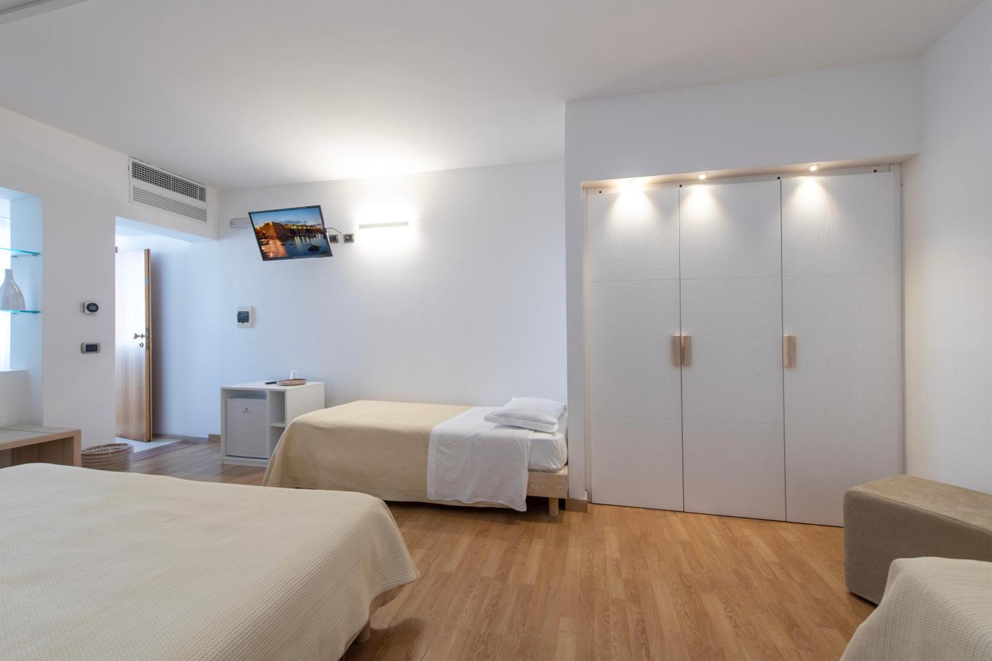 Hotel Albania Otranto Bagian luar foto