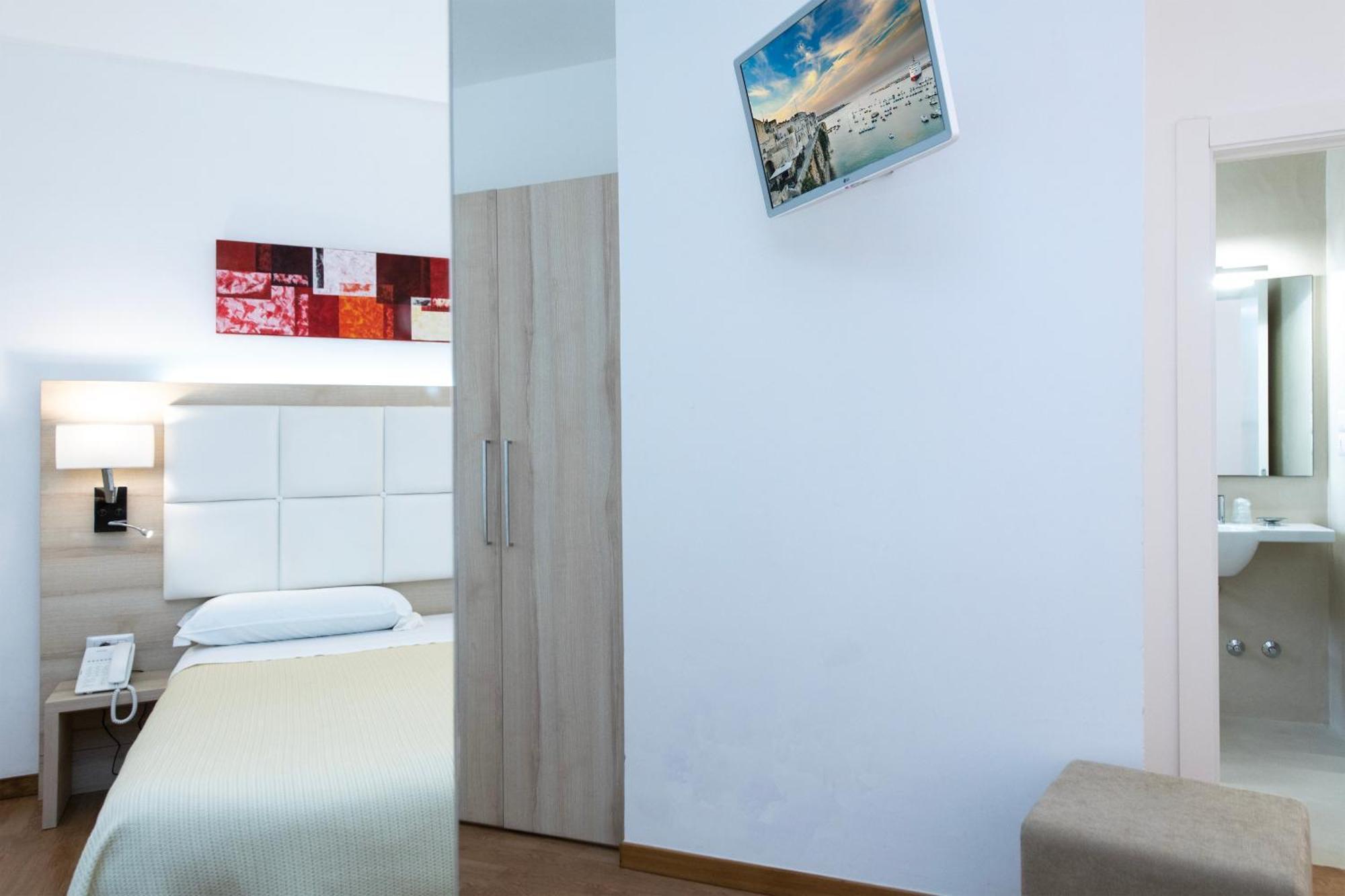 Hotel Albania Otranto Bagian luar foto